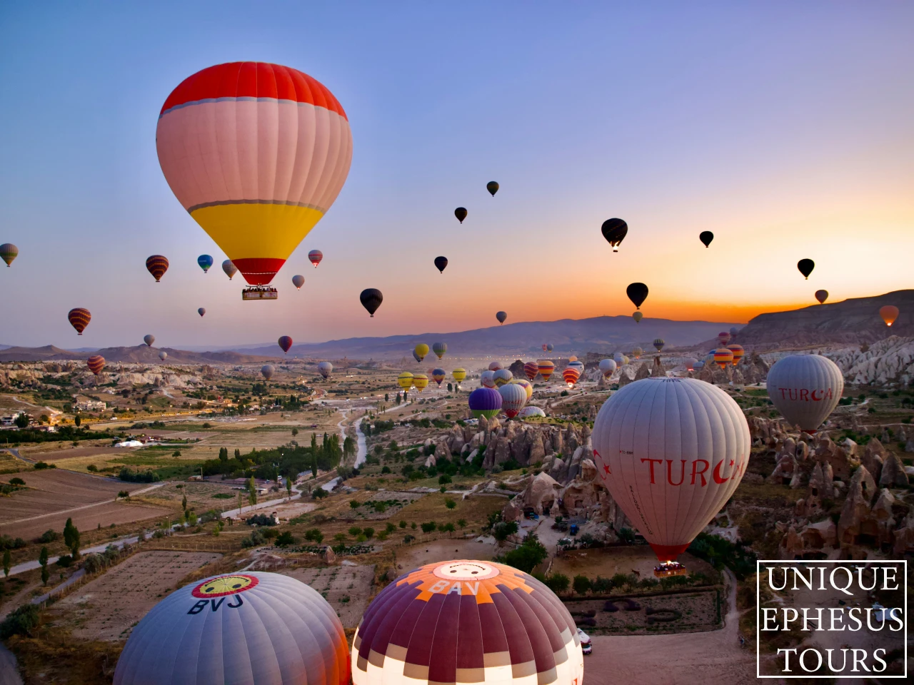 Hot-Air-Balloons-at-Sunset-Cappadocia-Turkey