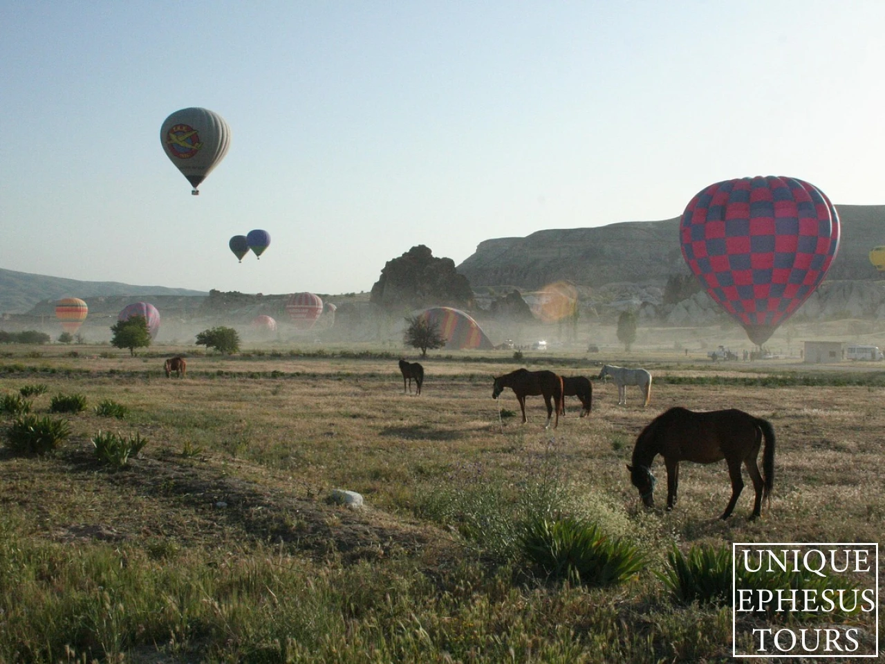Cappadocia-Hot-Air-Balloon-Sunrise-Turkey