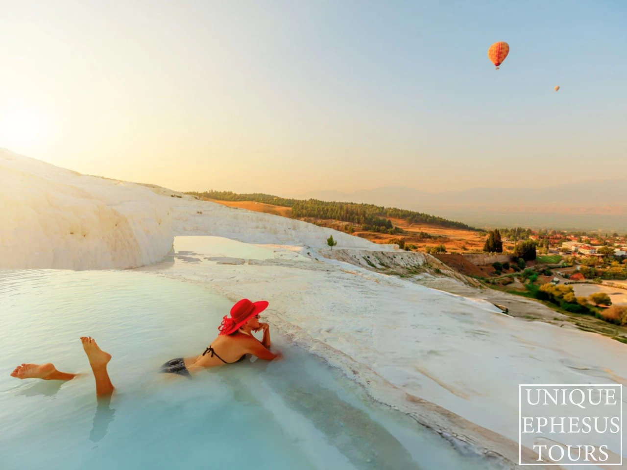Pamukkale-Travertines-With-Hot-Air-Balloons-Turkey