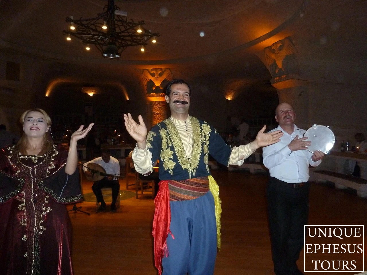 Turkish-Folk-Dance-Show-Cappadocia-Turkey