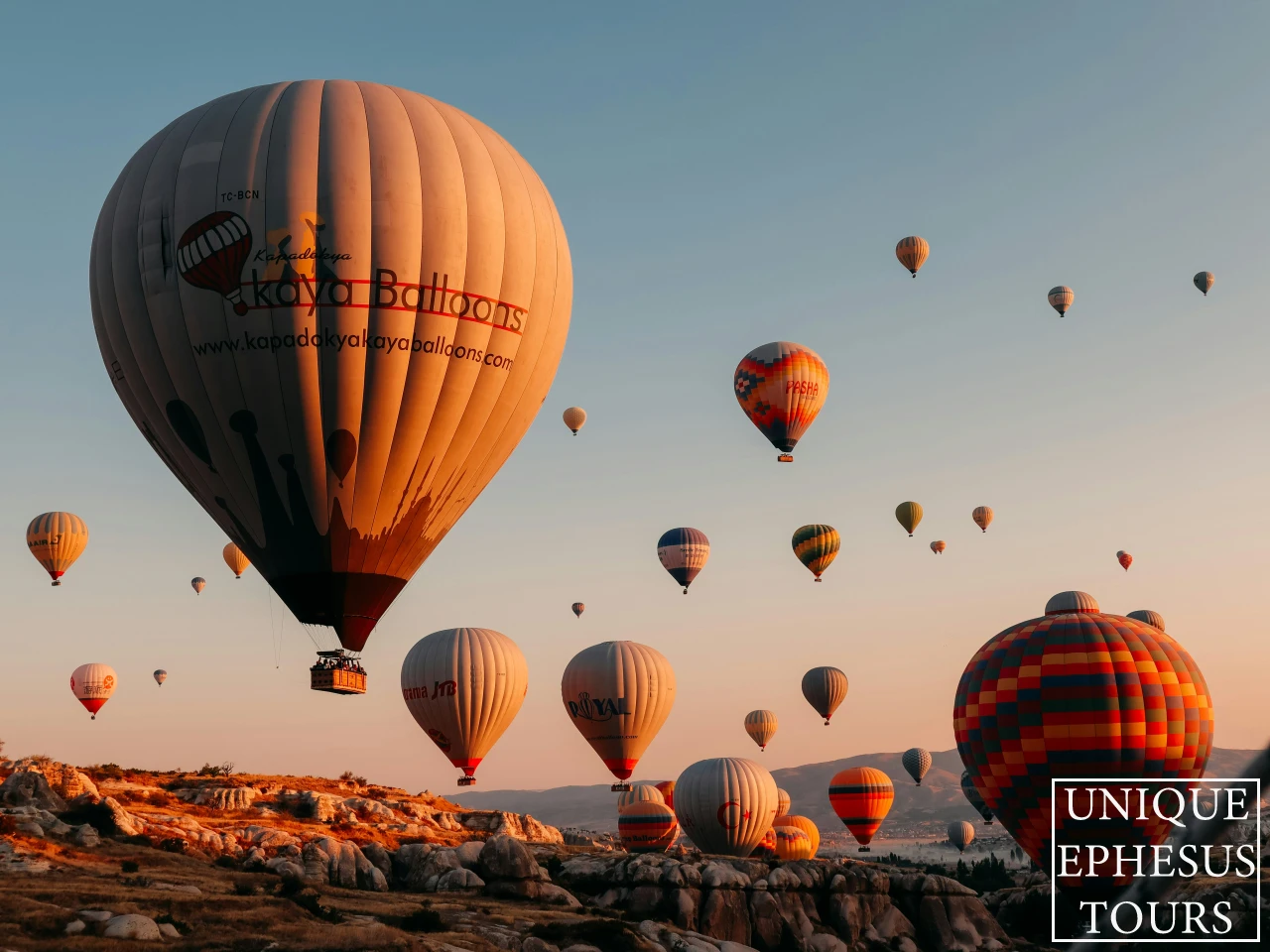 Hot-Air-Balloons-at-Sunrise-Cappadocia-Turkey
