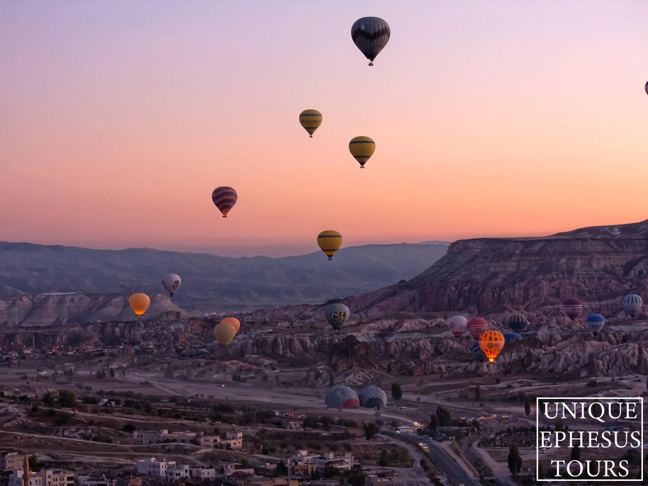 Hot-Air-Balloons-at-Sunrise-Cappadocia-Turkey