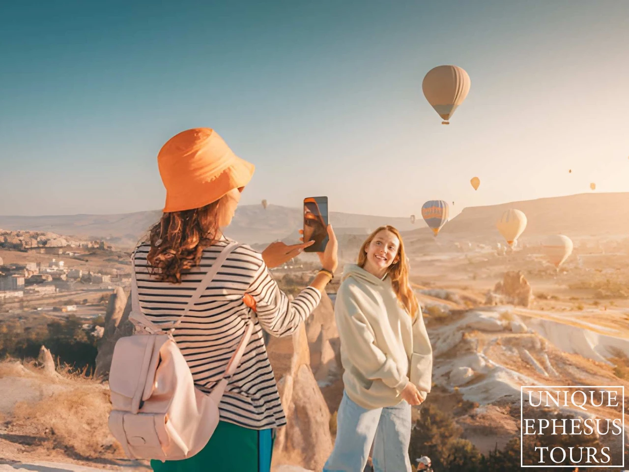 Tourist-Photo-with-Hot-Air-Balloons-Cappadocia-Turkey